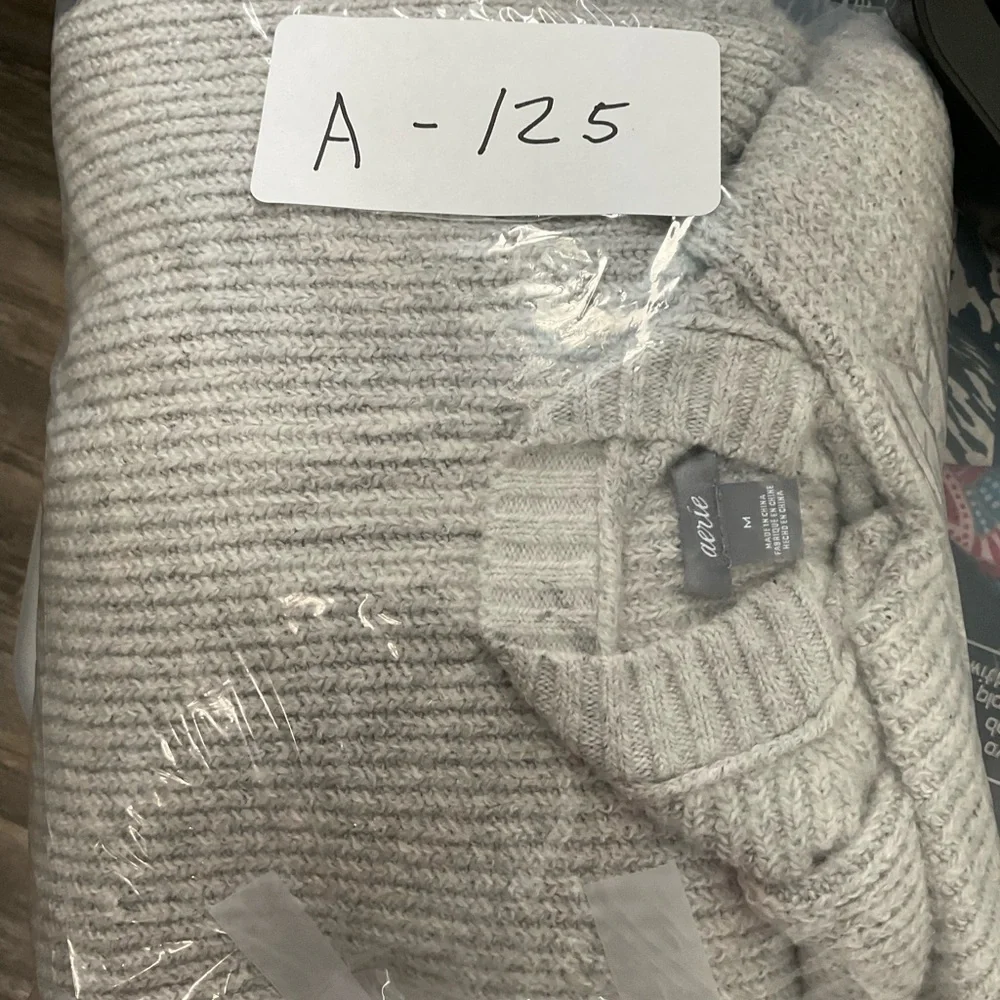 Aerie gray sweater. Long sleeve. Vneck. Size M.